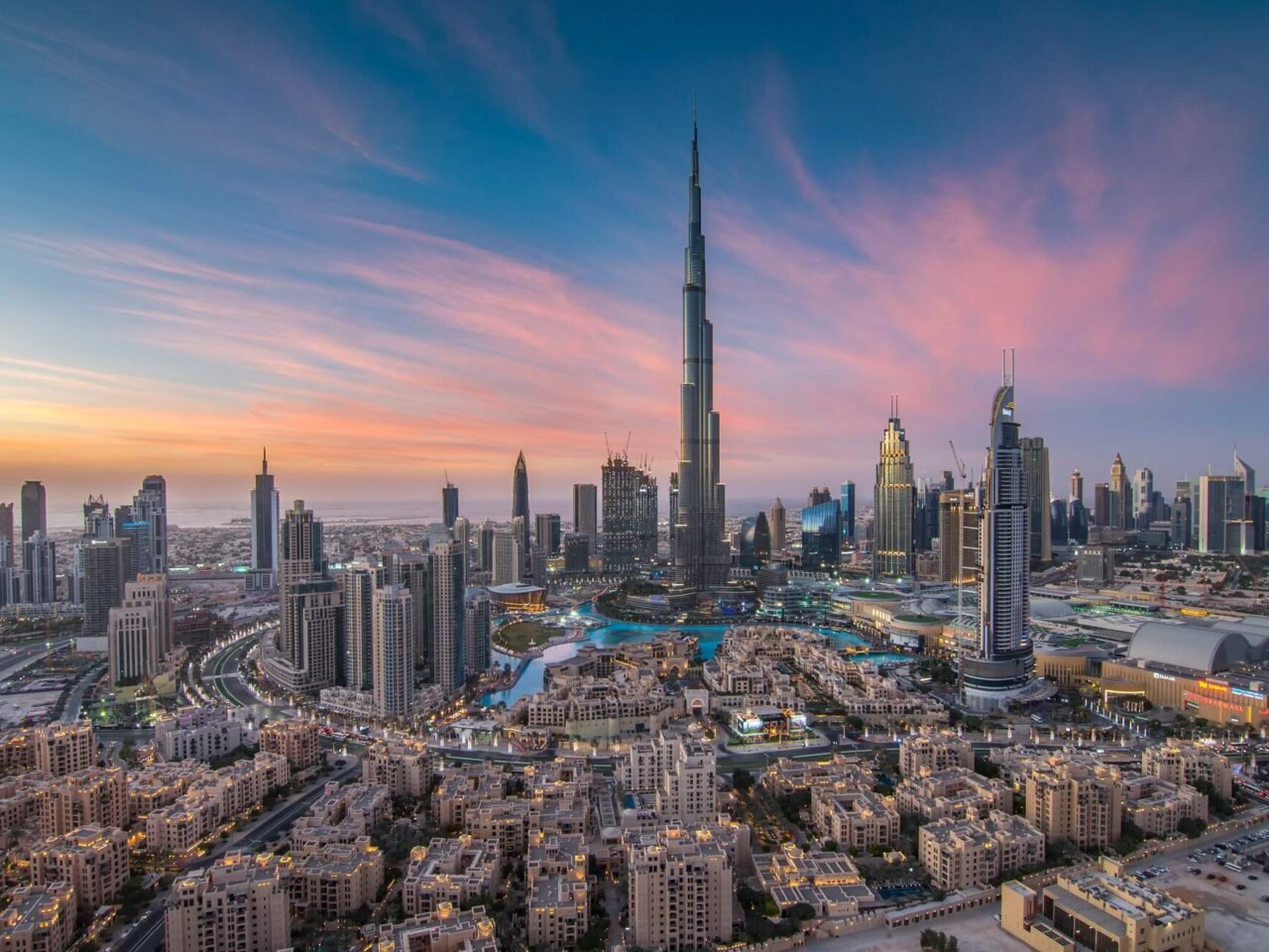 https://societe.ae/wp-content/uploads/2024/11/DEST_UAE_DUBAI_SKYLINE_SUNSET_GettyImages-1070127800_Universal-1280x960.jpg